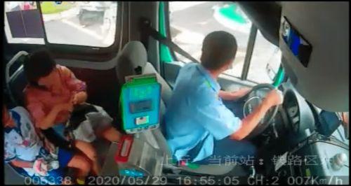 国产化妆品翻车视频大全,揭秘网红产品背后的真相