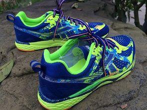 国产大牌运动鞋视频  第1张